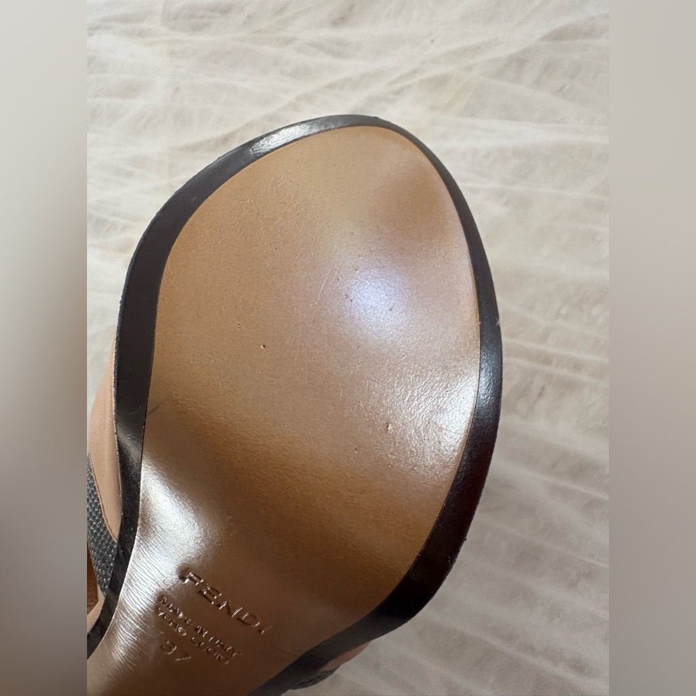 Rare Fendi Black and Tan Peep-Toe Heels Size 37 - Picture 11 of 16